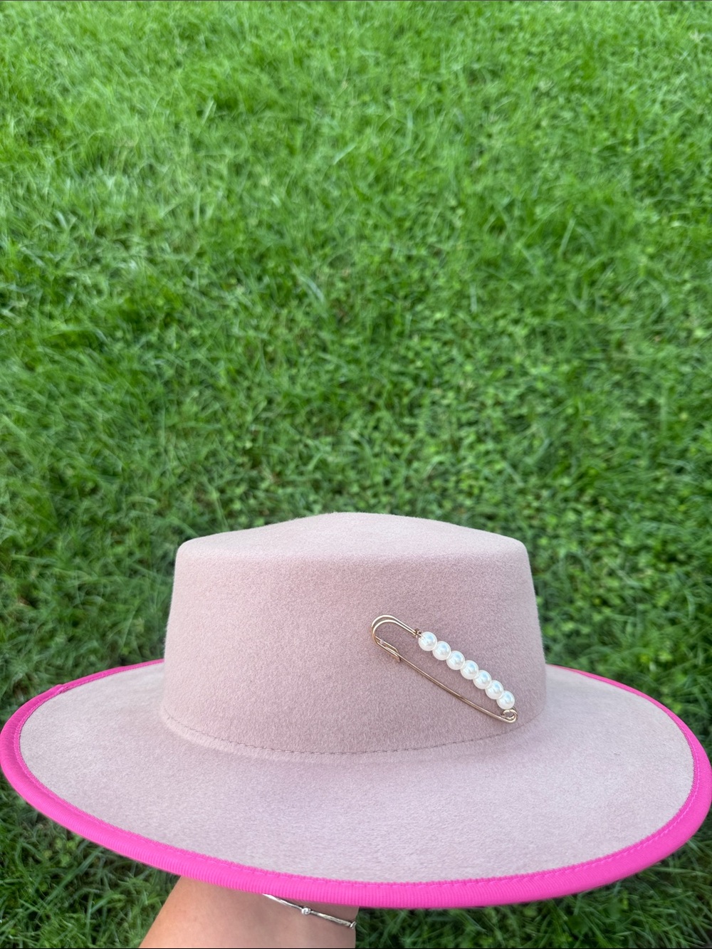Giovannio Blush Pink Wide-Brim 100% Wool Hat with Pearl Pin new